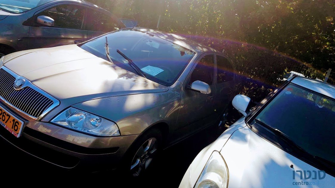 2007' Skoda Octavia photo #2