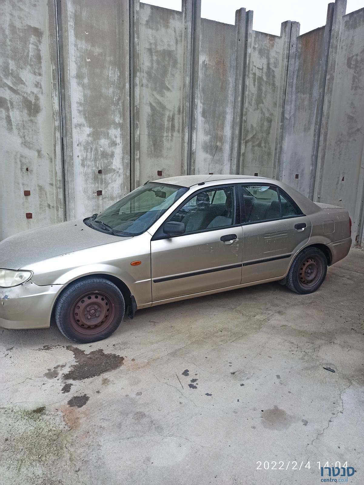 2004' Mazda 323 photo #1