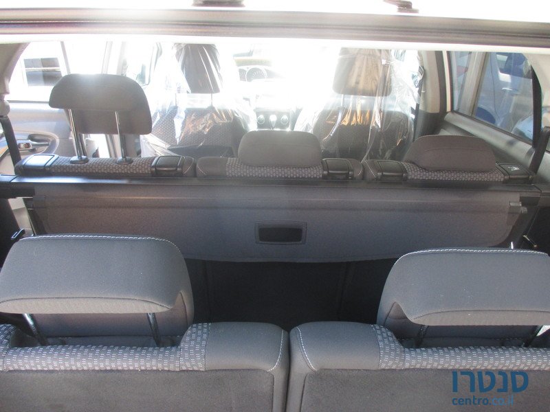 2013' Toyota Verso photo #3