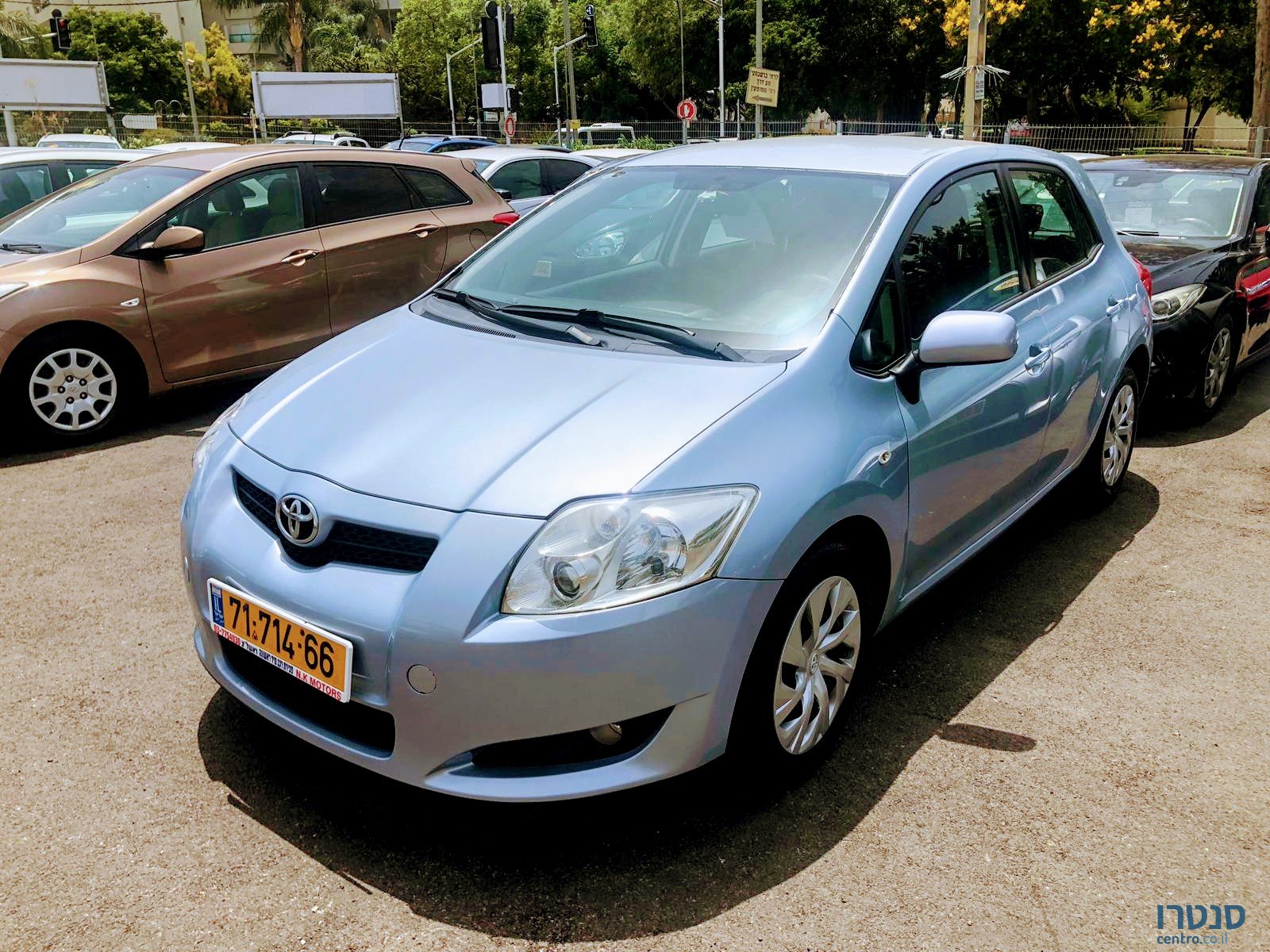 2008' Toyota Auris photo #1