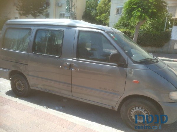 2000' Nissan Largo photo #1