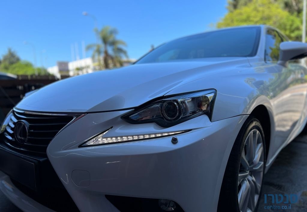 2017' Lexus Is300H לקסוס photo #1