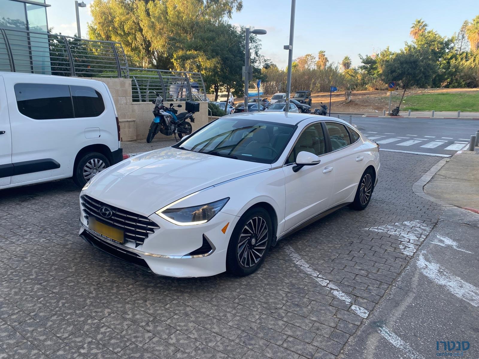 2022' Hyundai Sonata photo #3