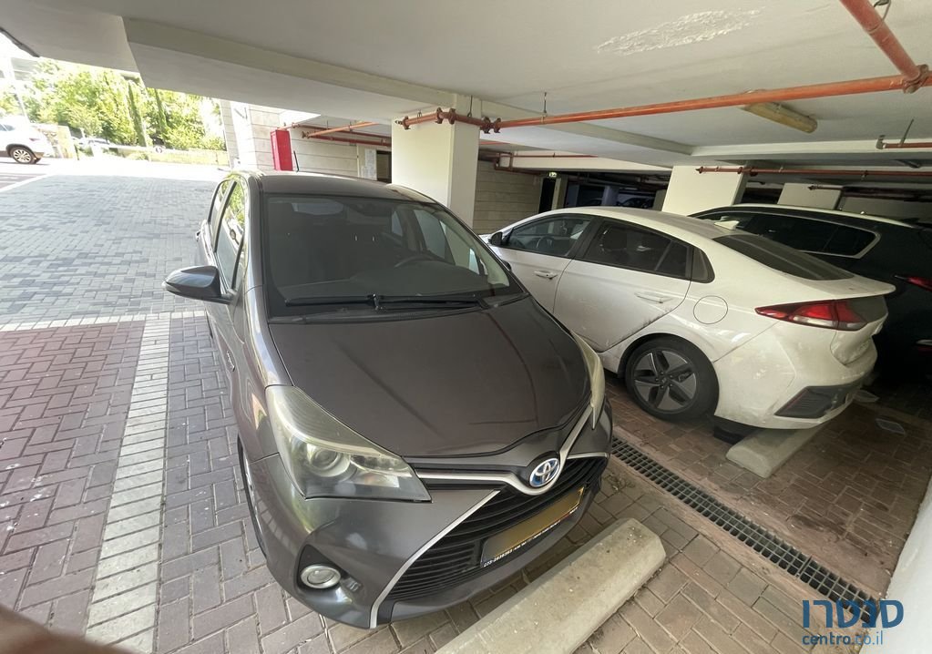 2015' Toyota Yaris טויוטה יאריס photo #1