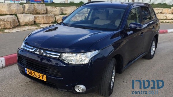 2013' Mitsubishi Outlander photo #1