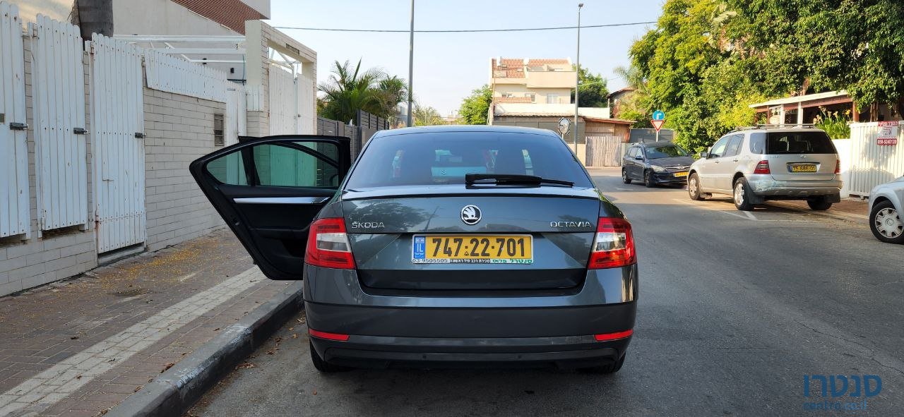 2019' Skoda Octavia Ambition photo #7