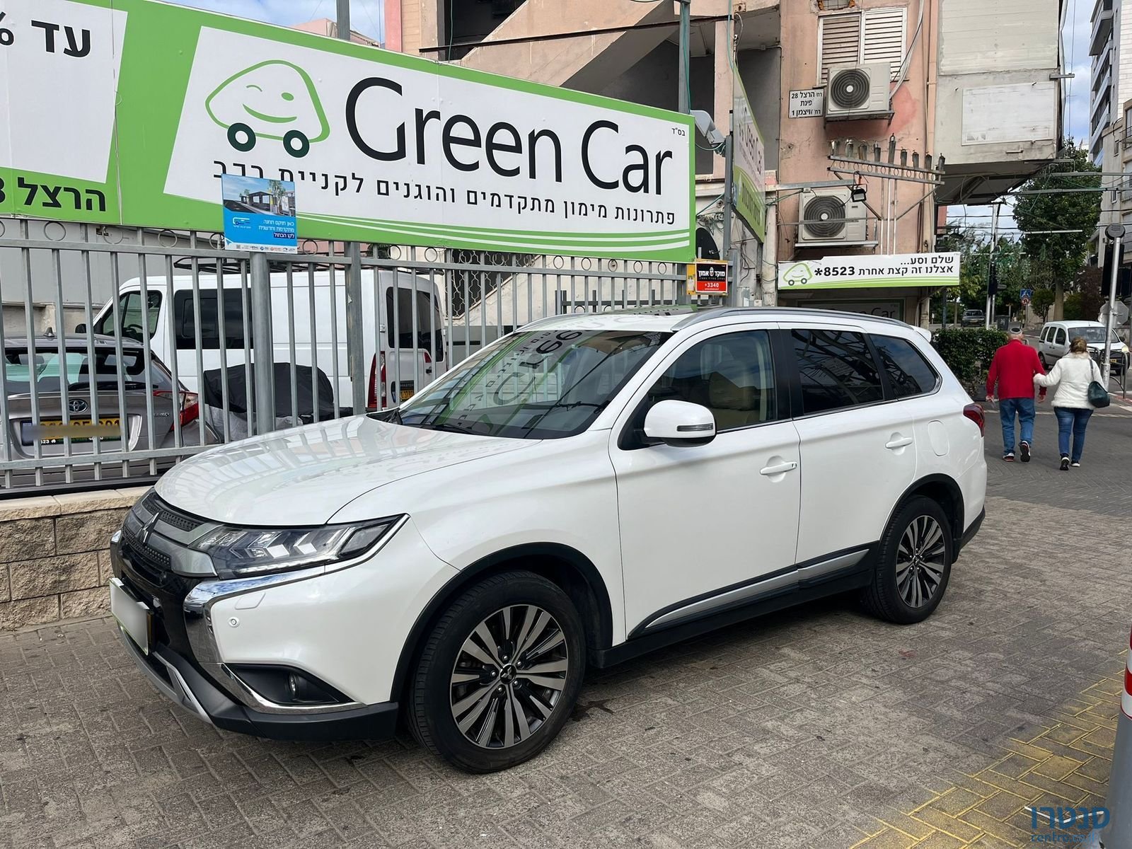 2019' Mitsubishi Outlander photo #1