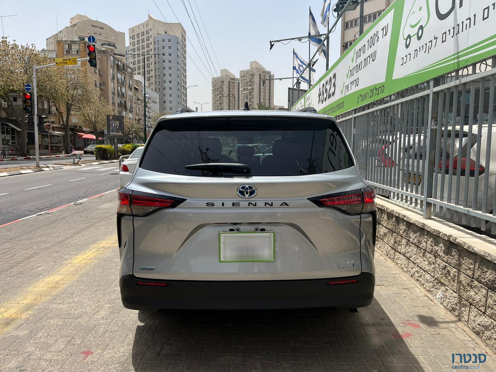 2024' Toyota Sienna photo #5