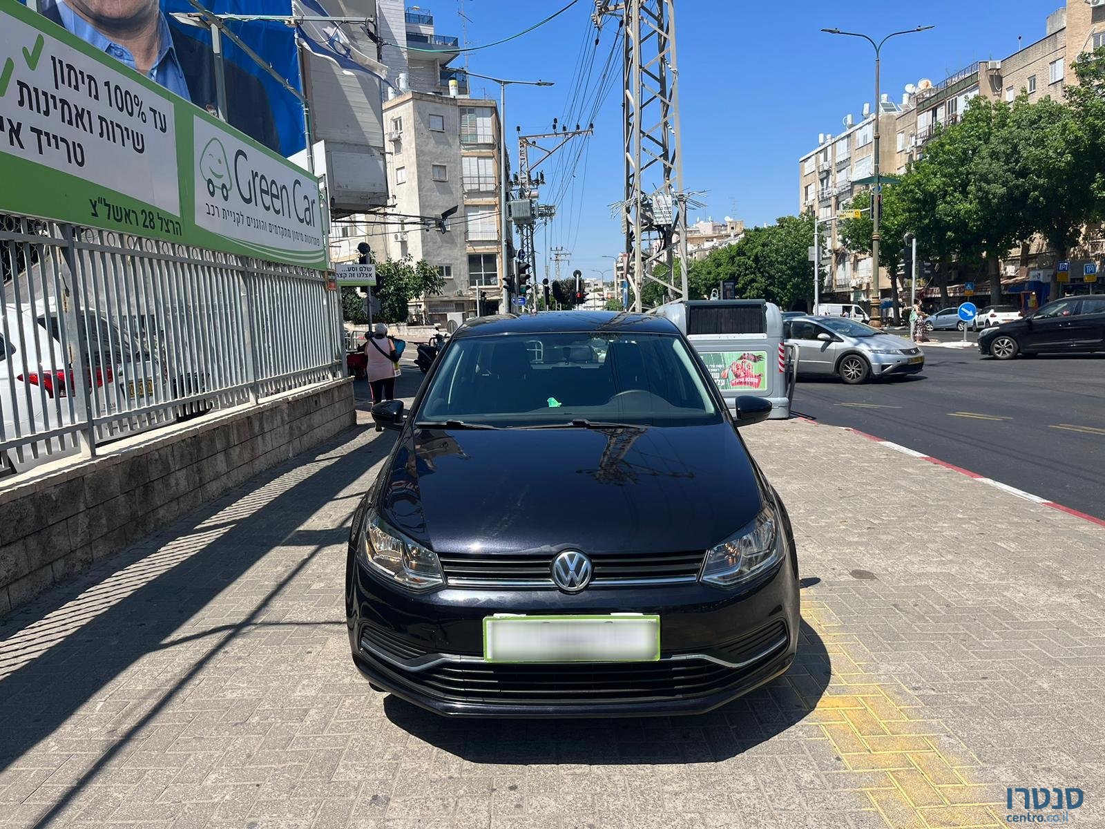 2015' Volkswagen Polo photo #2