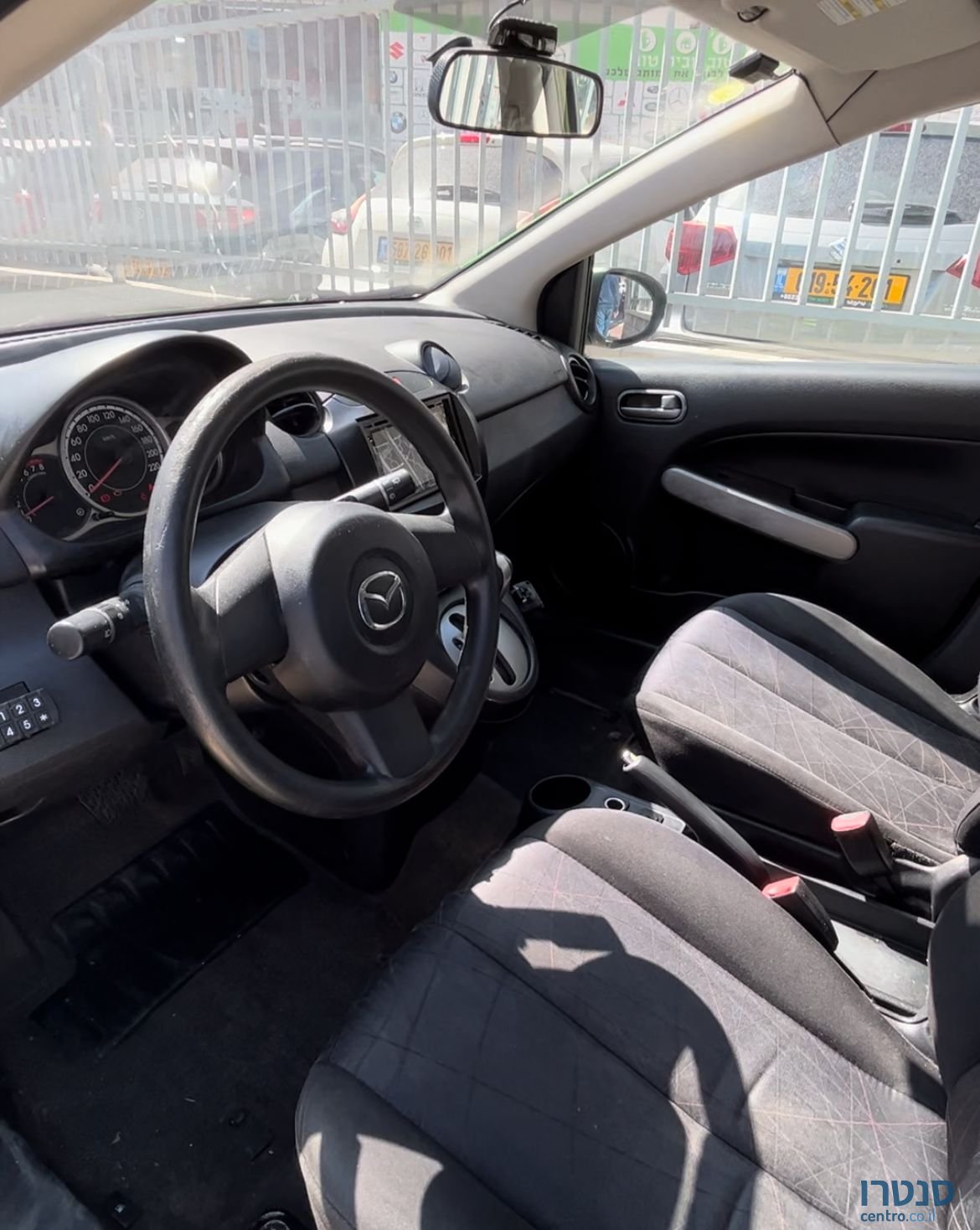 2012' Mazda 2 photo #4