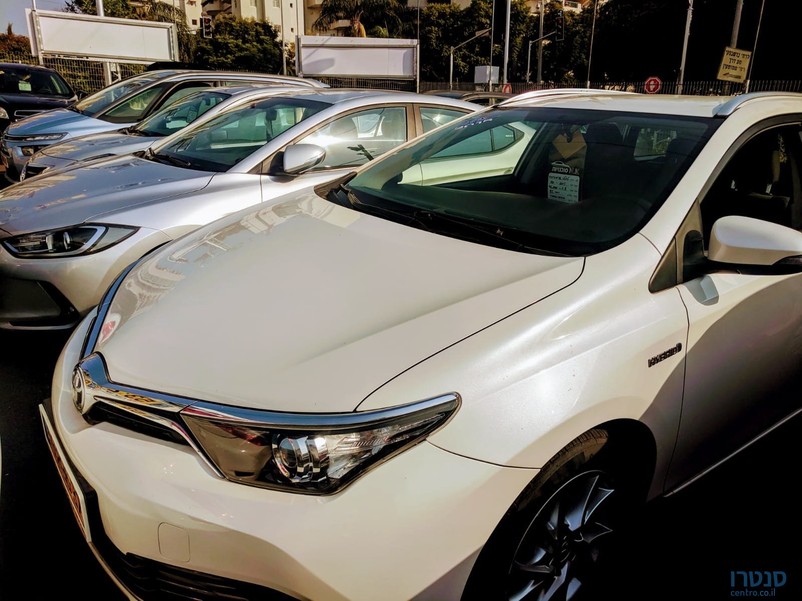 2015' Toyota Auris photo #1