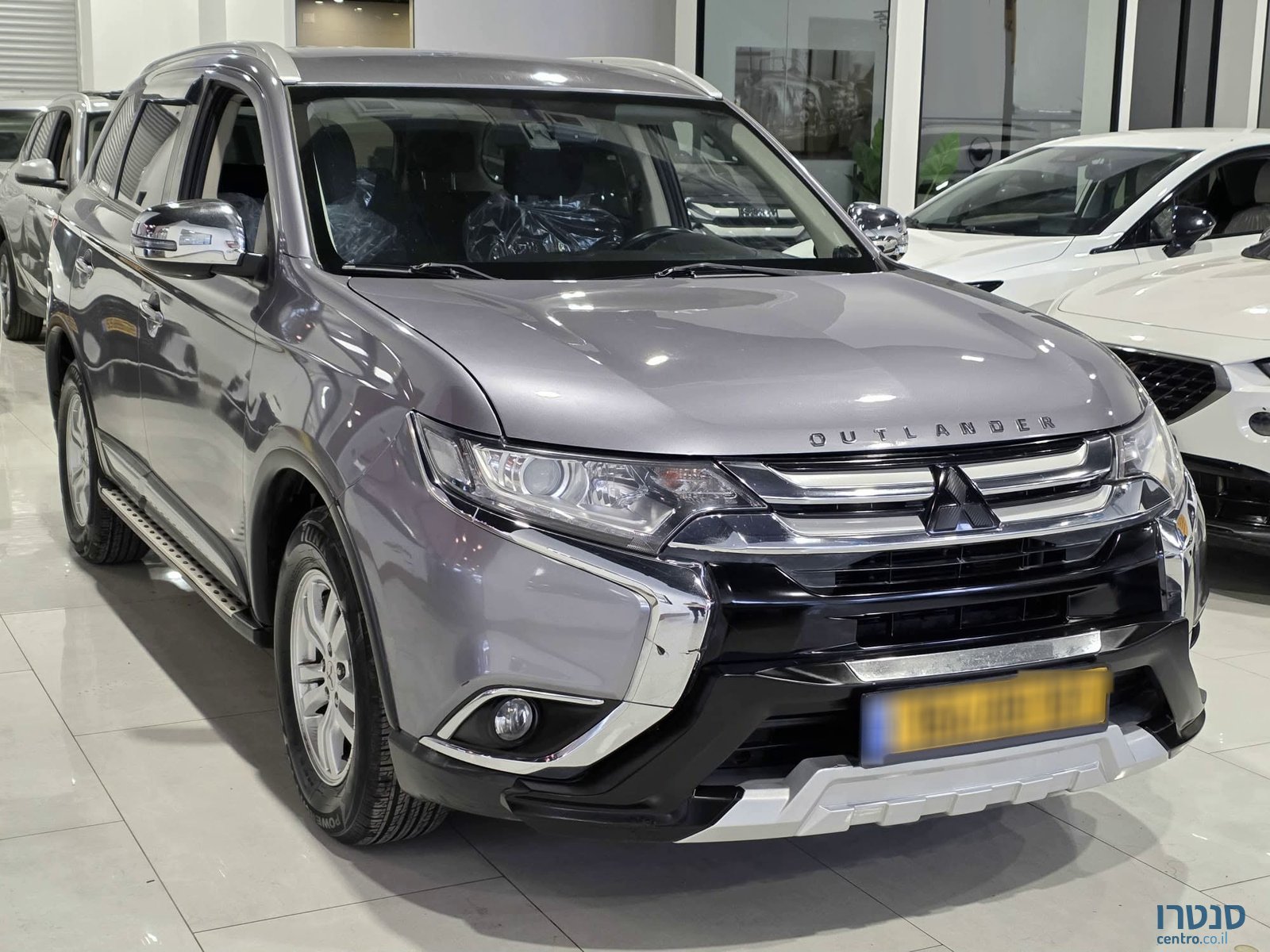 2017' Mitsubishi Outlander photo #2