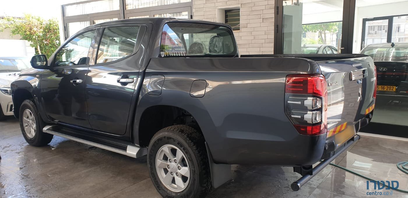 2021' Mitsubishi Triton photo #3