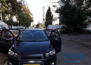 2014' Chevrolet Sonic האצ'בק photo #1