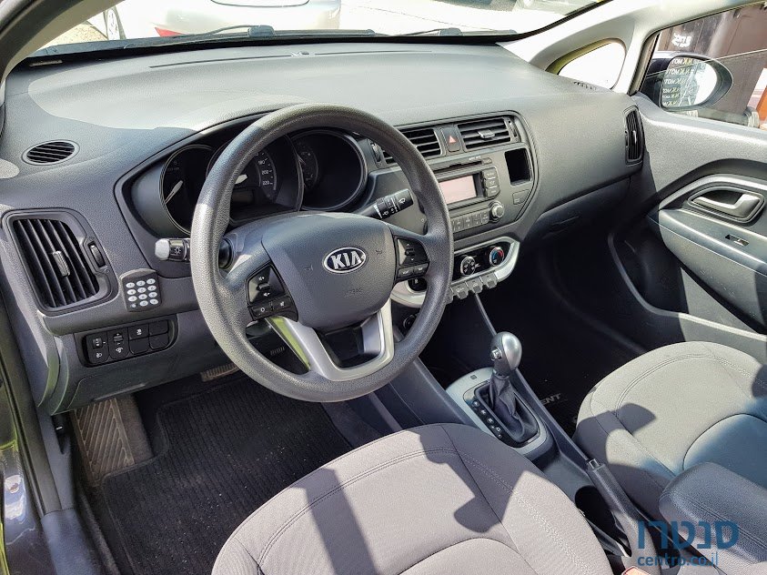 2013' Kia Forte photo #3