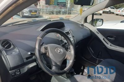 2010' Toyota Yaris טויוטה יאריס photo #2