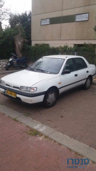 1993' Nissan Sunny photo #2