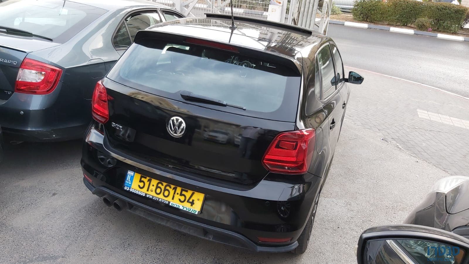 2015' Volkswagen Polo photo #2