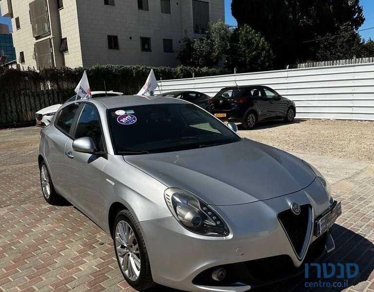 2017' Alfa Romeo Giulietta אלפא רומיאו ג'ולייטה photo #2