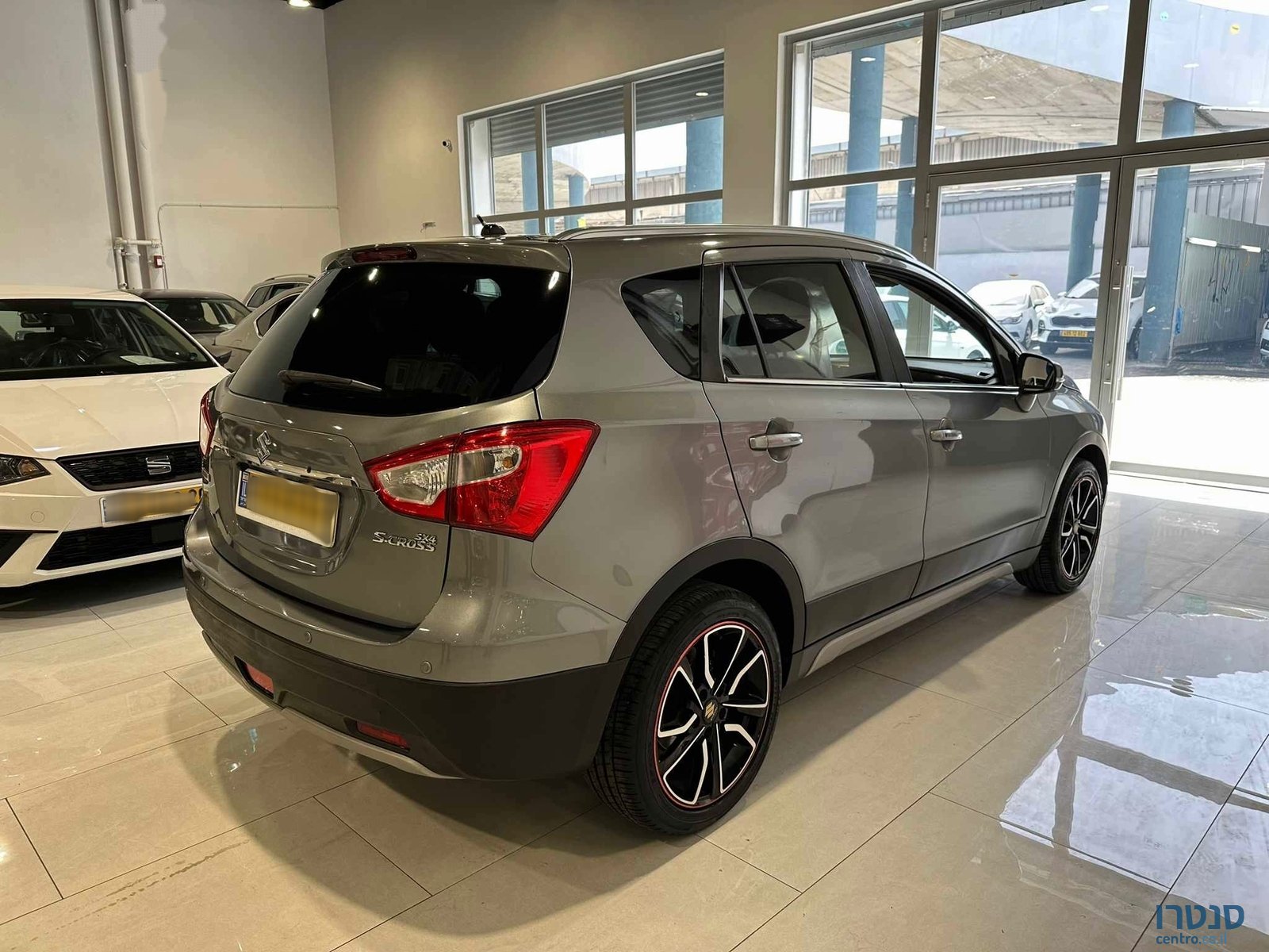 2015' Suzuki SX4 photo #3