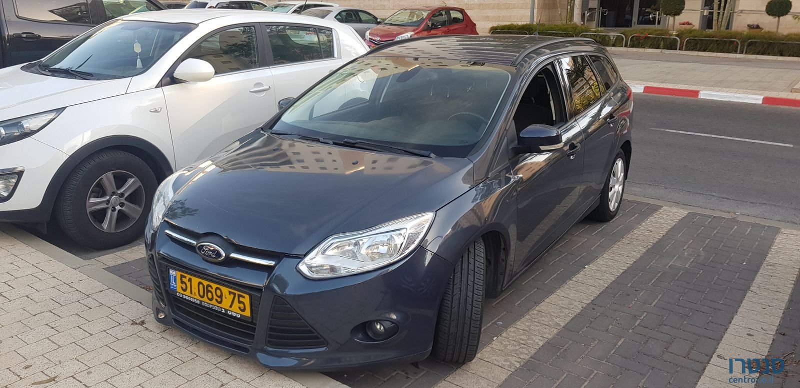 2012' Ford Focus photo #6