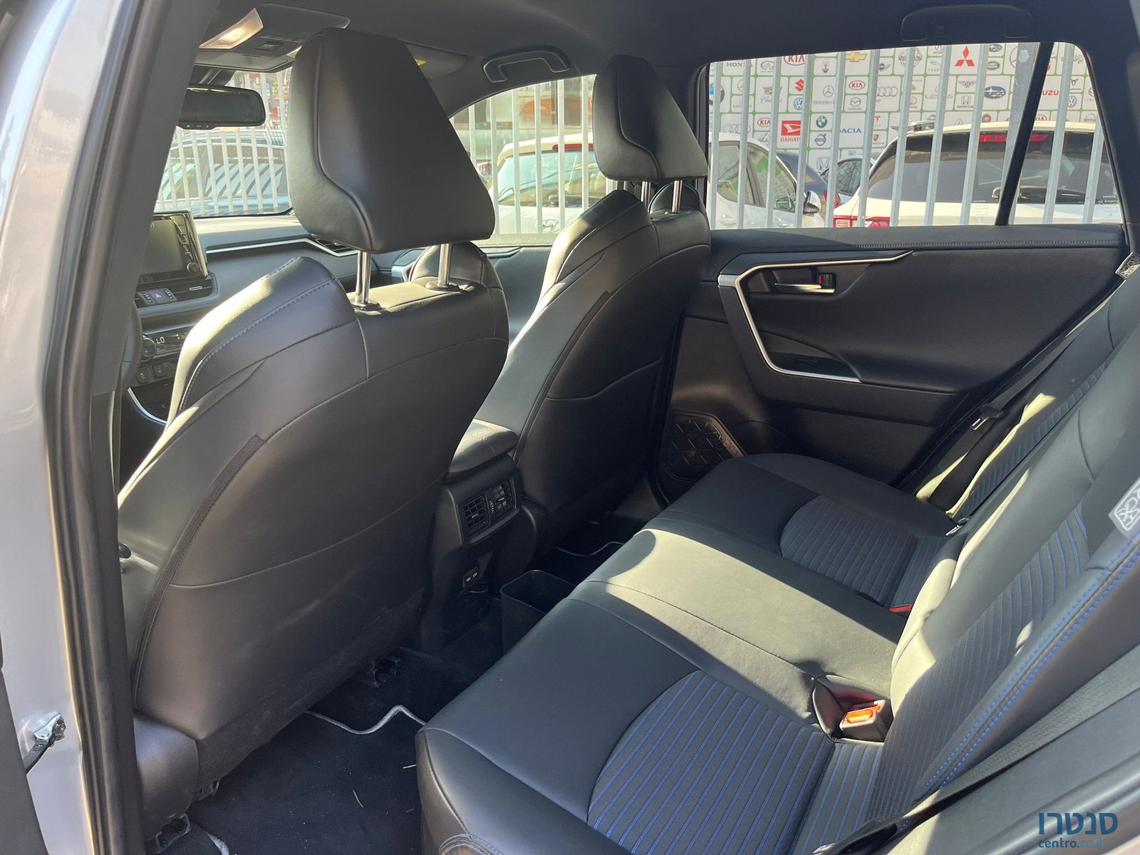 2020' Toyota RAV4 photo #4