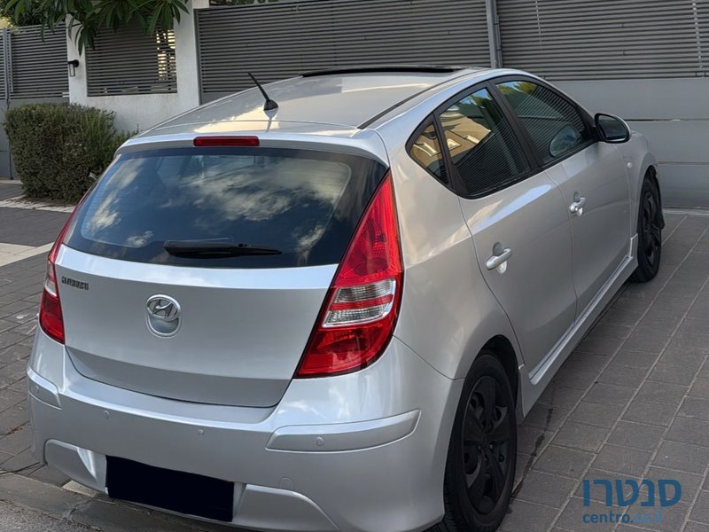 2011' Hyundai i30 יונדאי photo #6