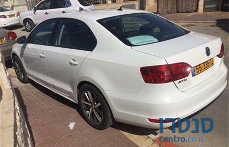 2013' Volkswagen Jetta טרנדליין photo #1