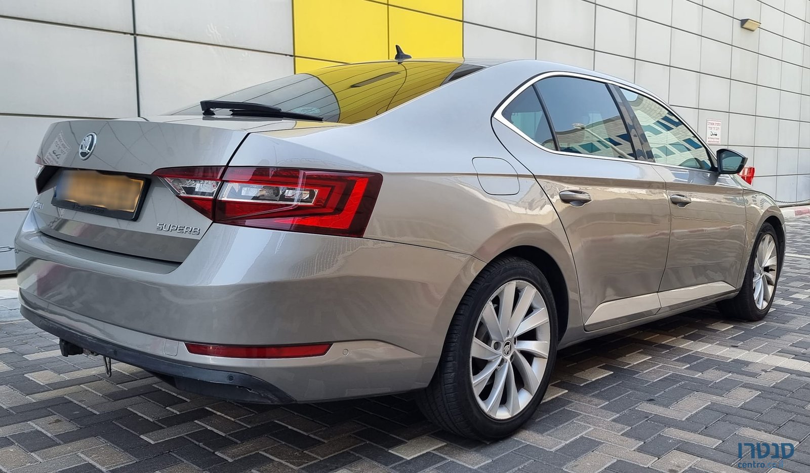 2017' Skoda Superb photo #3