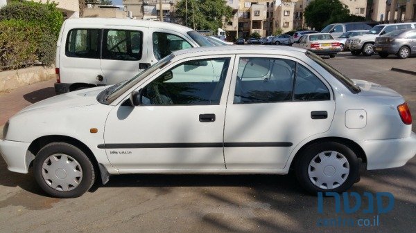 1999' Daihatsu Charade photo #1