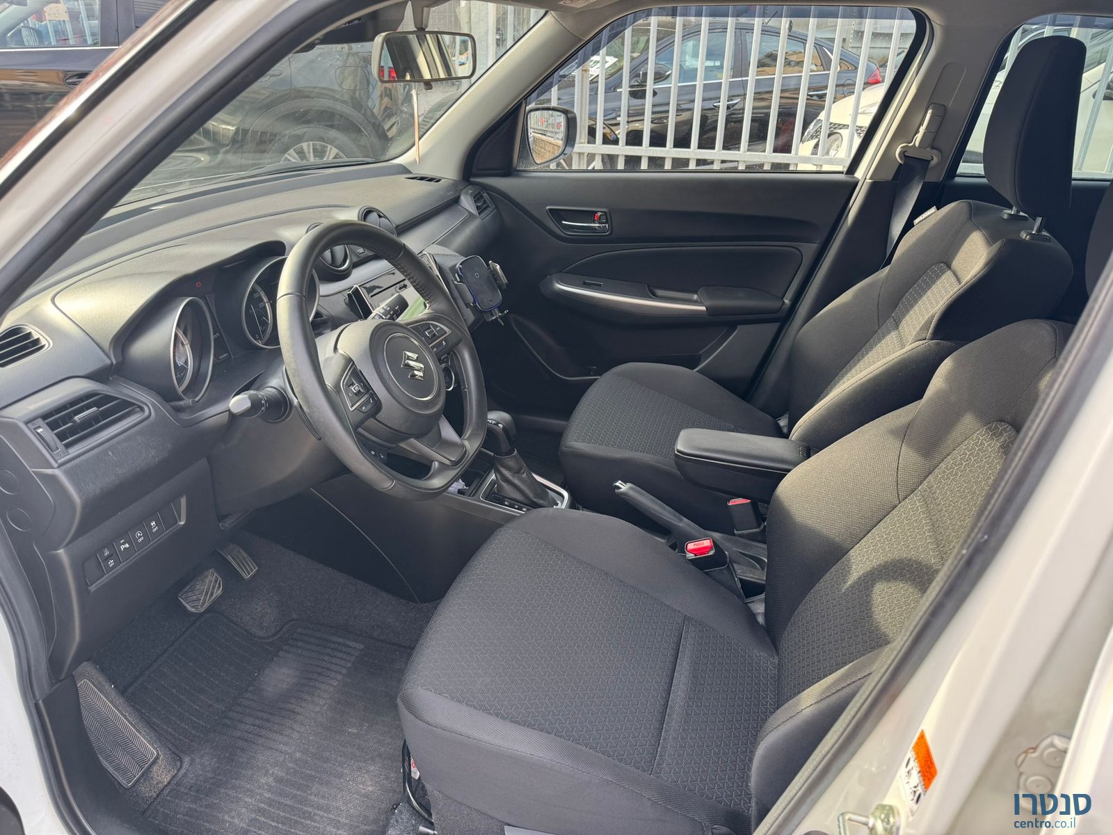 2023' Suzuki Swift photo #2