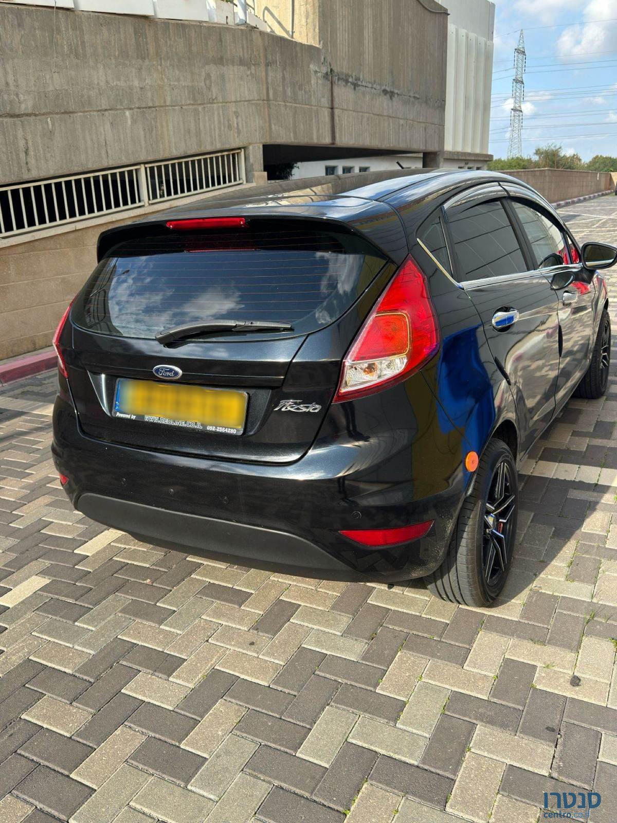 2015' Ford Fiesta photo #3