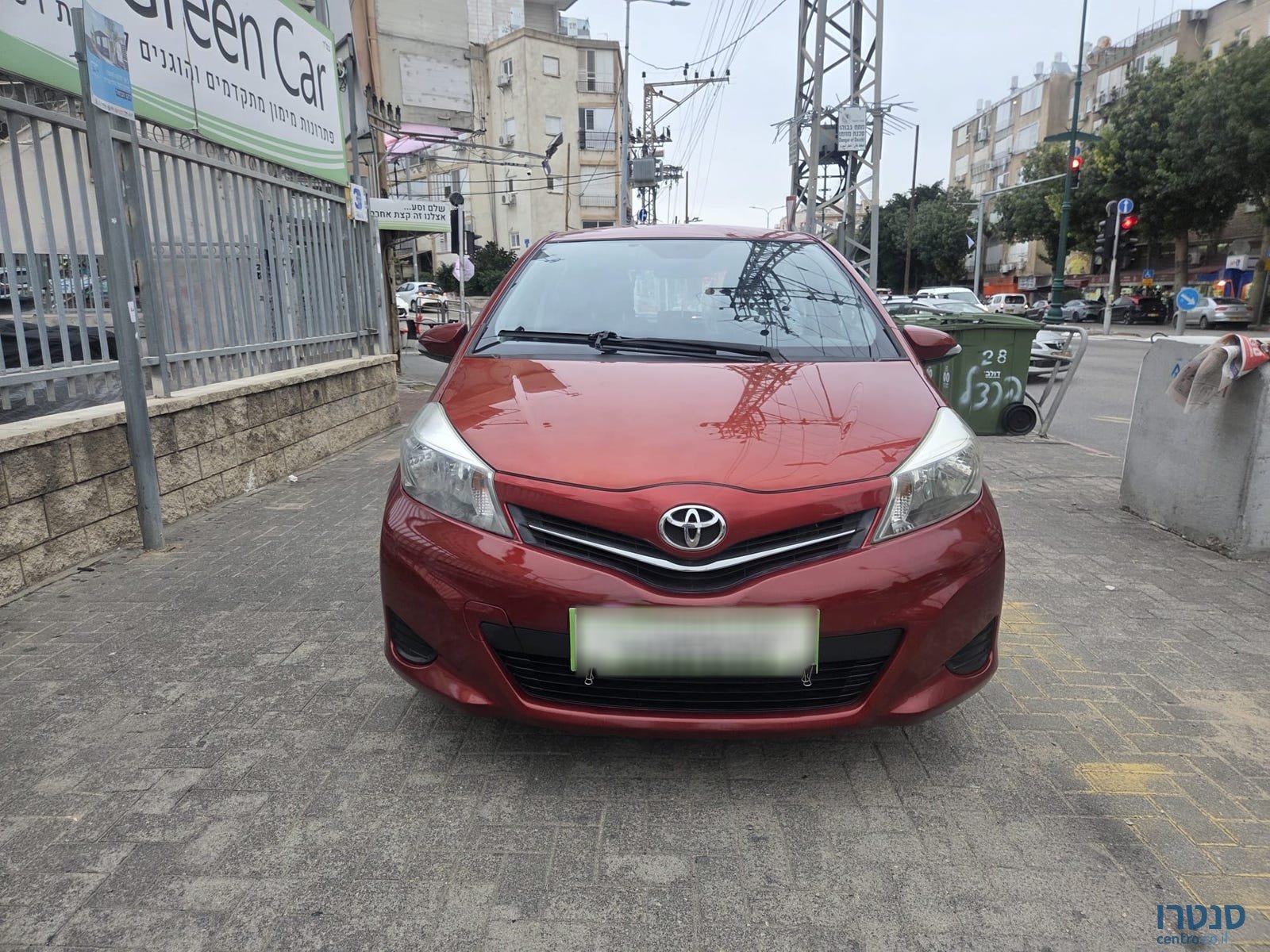 2012' Toyota Yaris photo #1