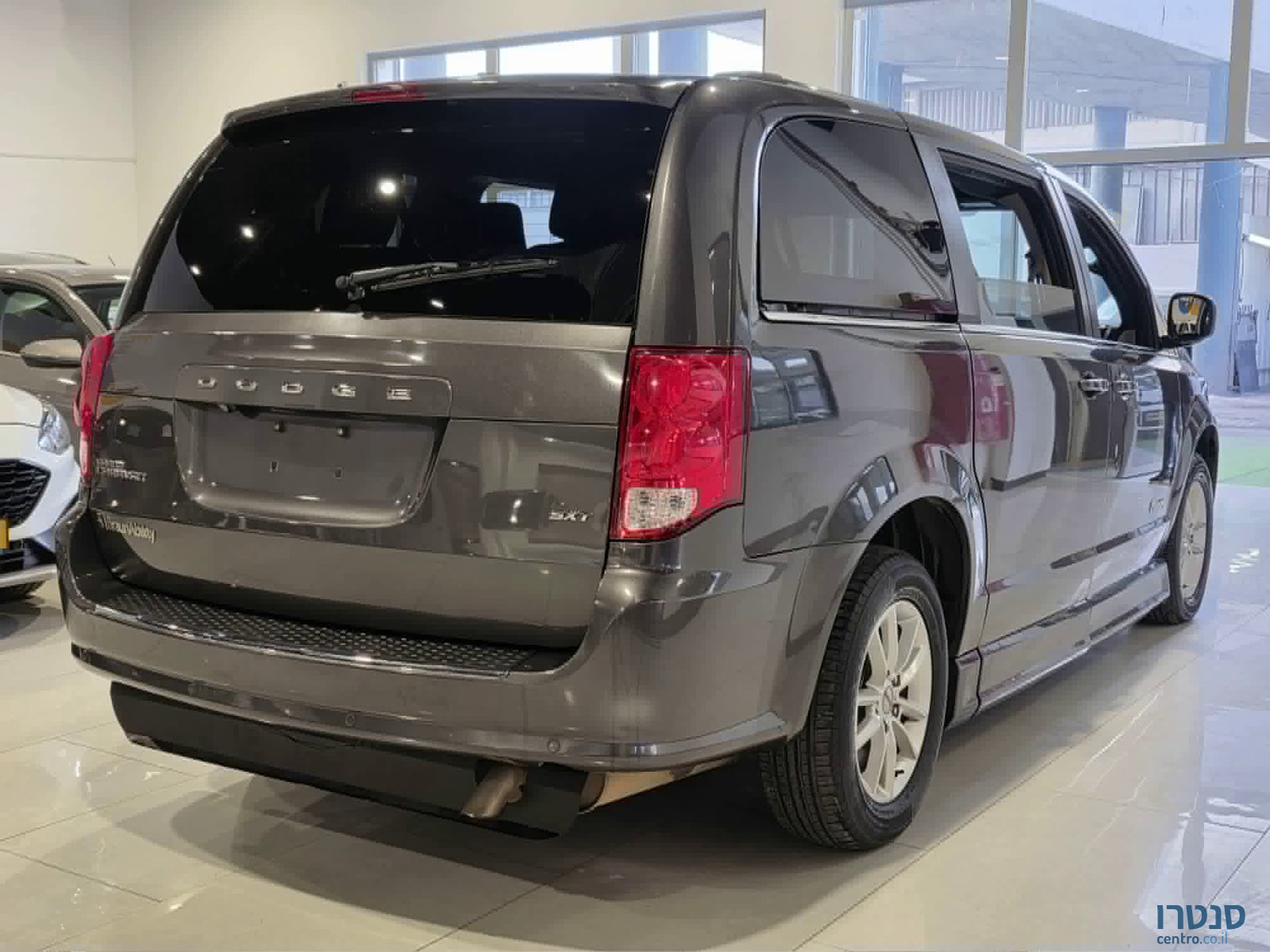 2019' Dodge Grand Caravan photo #3