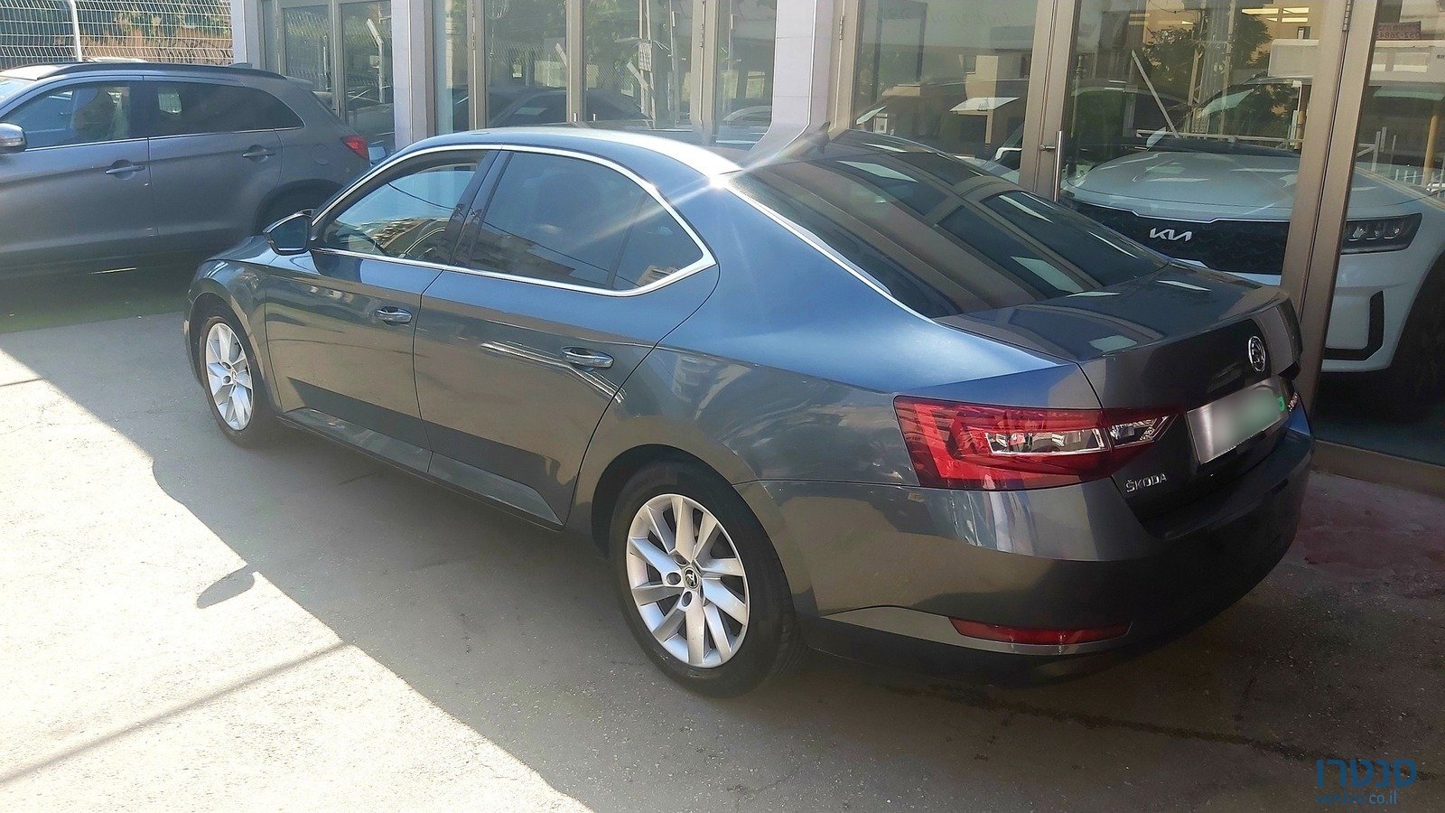 2018' Skoda Superb photo #4