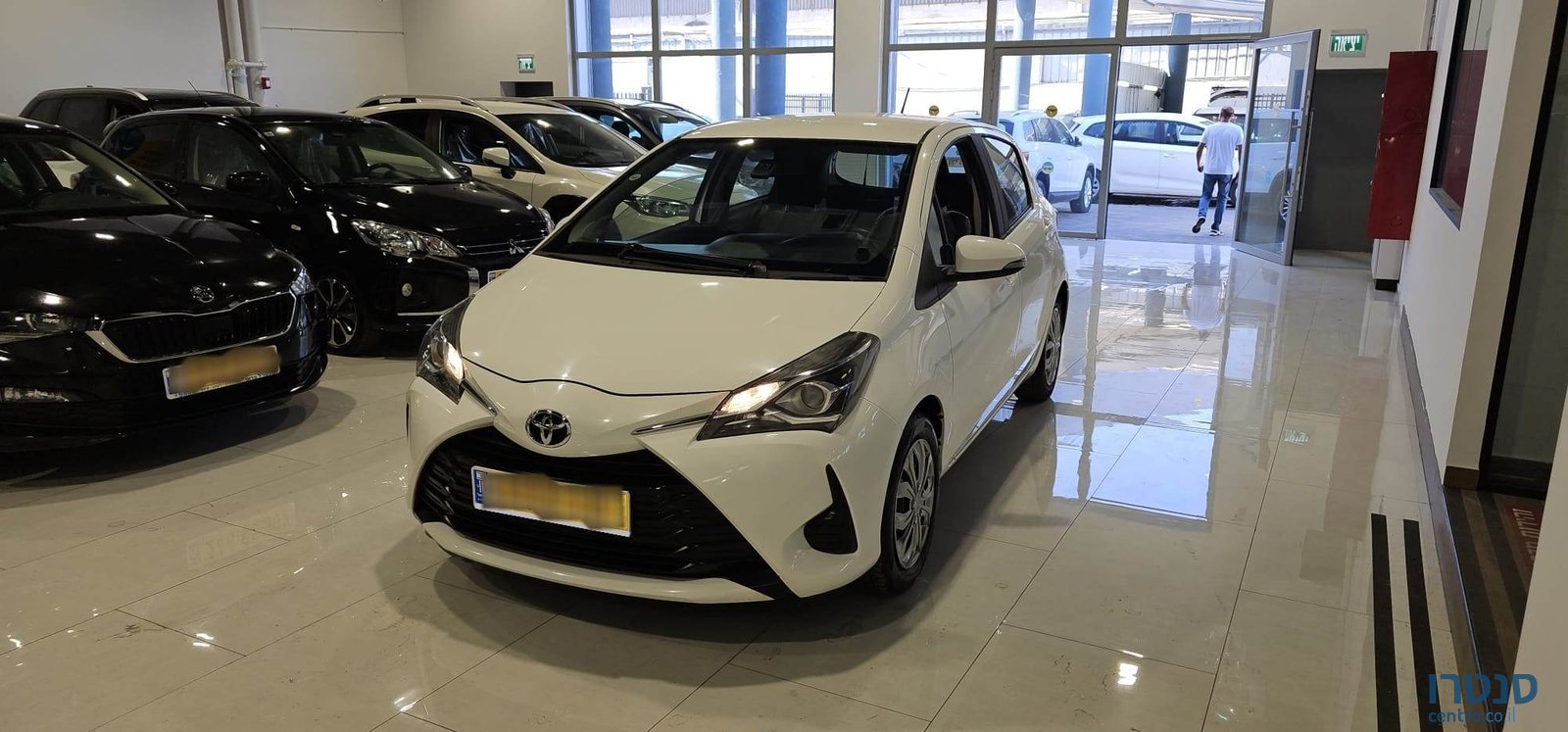 2018' Toyota Yaris photo #1