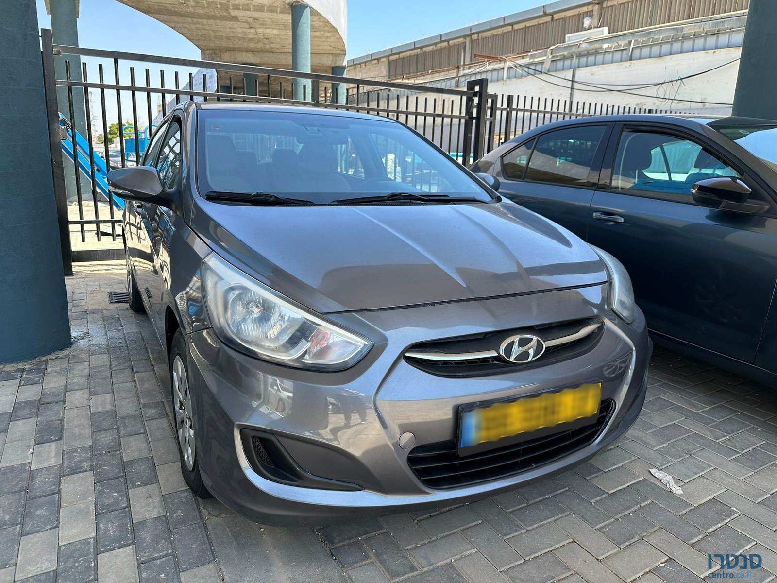 2016' Hyundai i25 photo #1