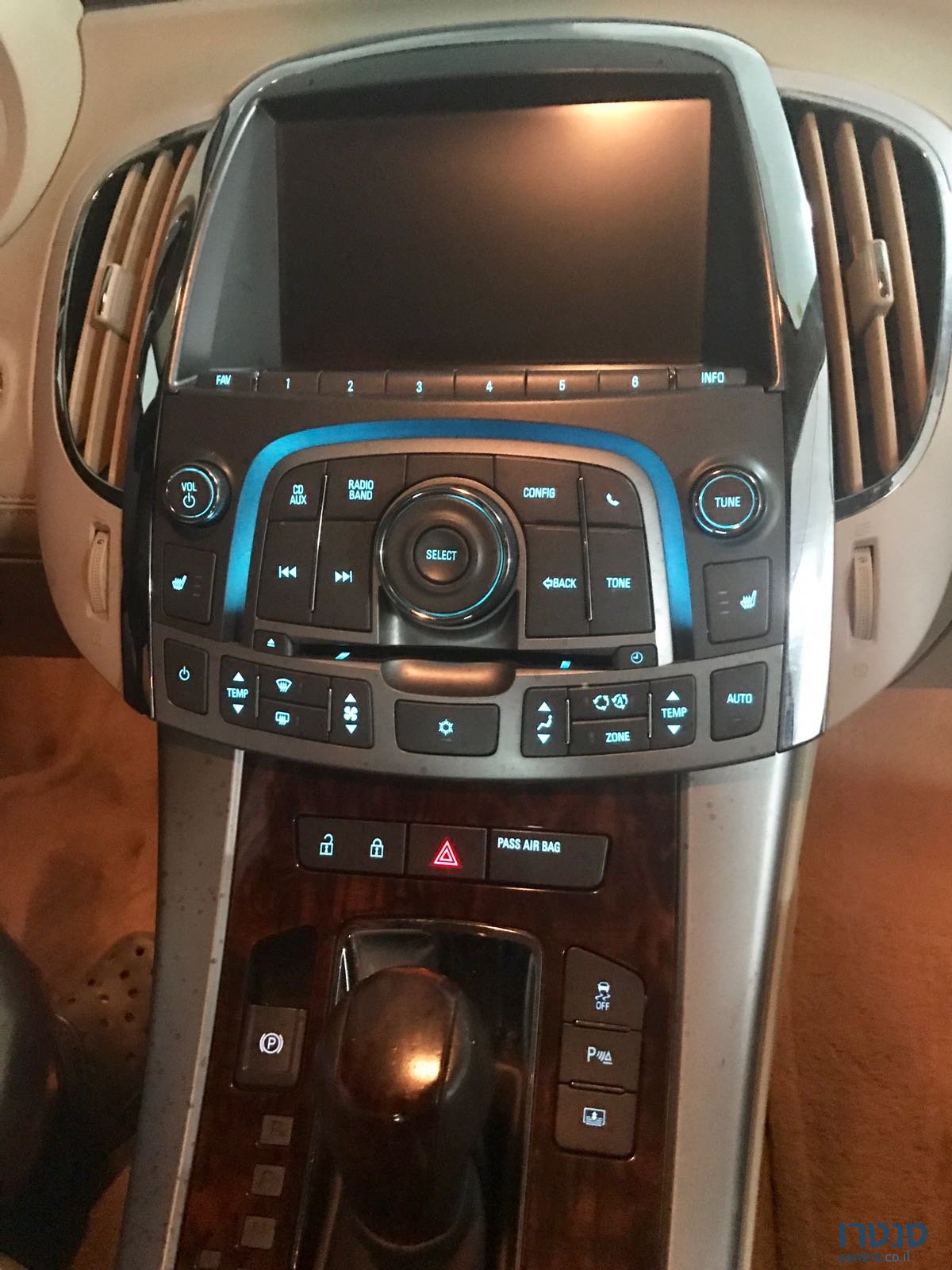 2011' Buick LaCrosse photo #5