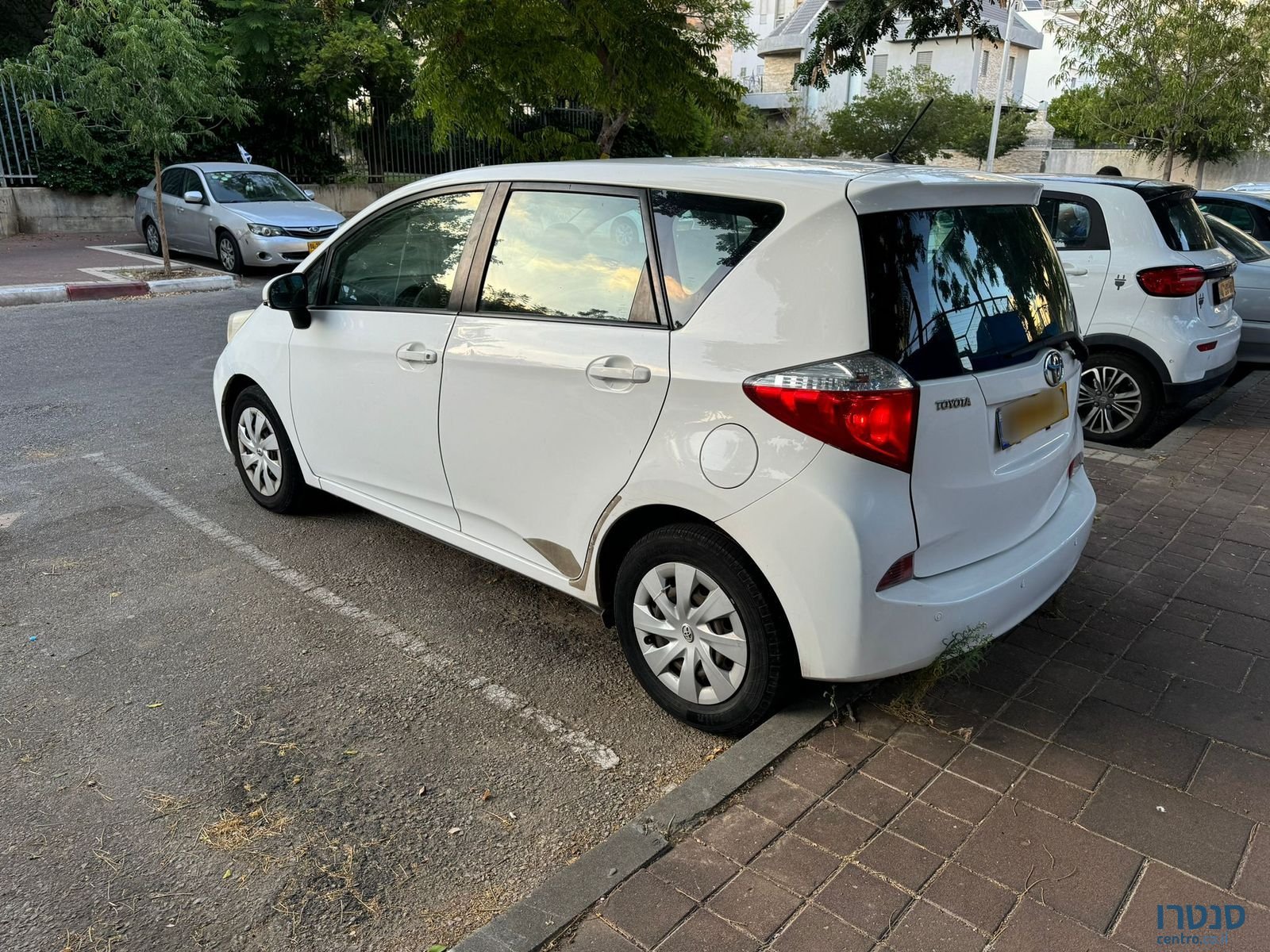 2013' Toyota Corolla Verso photo #4