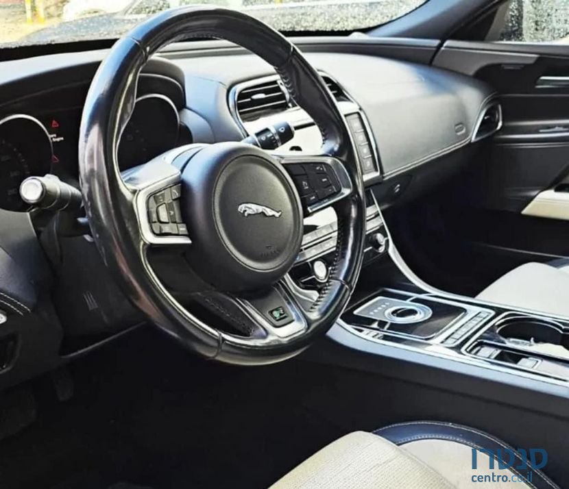 2016' Jaguar XE יגואר photo #5