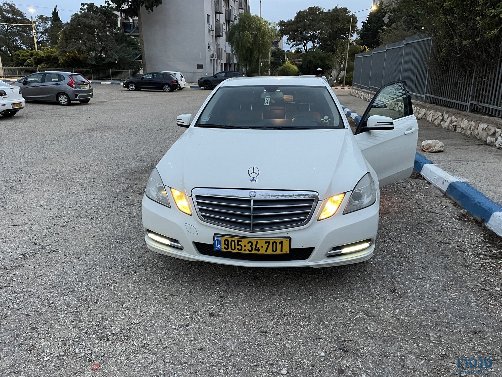 2012' Mercedes-Benz 200E Е photo #1