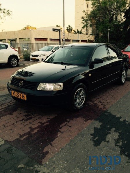 2000' Volkswagen Passat photo #1