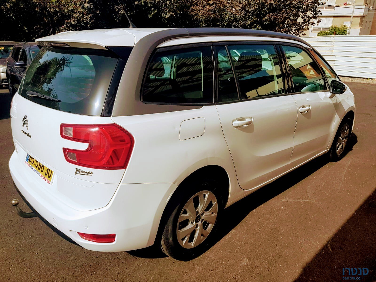 2015' Citroen C4 Picasso photo #2