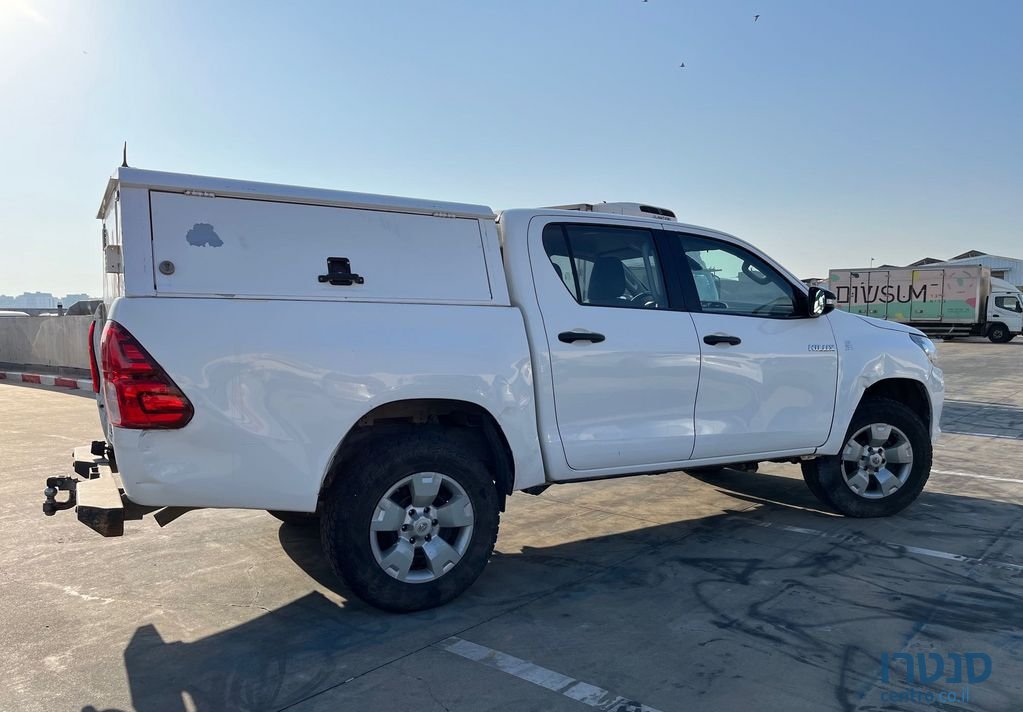 2017' Toyota Hilux טויוטה היילקס photo #4