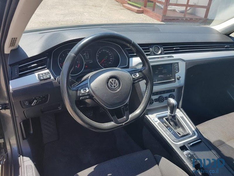 2014' Volkswagen Passat photo #5