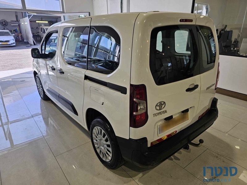 2021' Toyota ProAce City photo #4