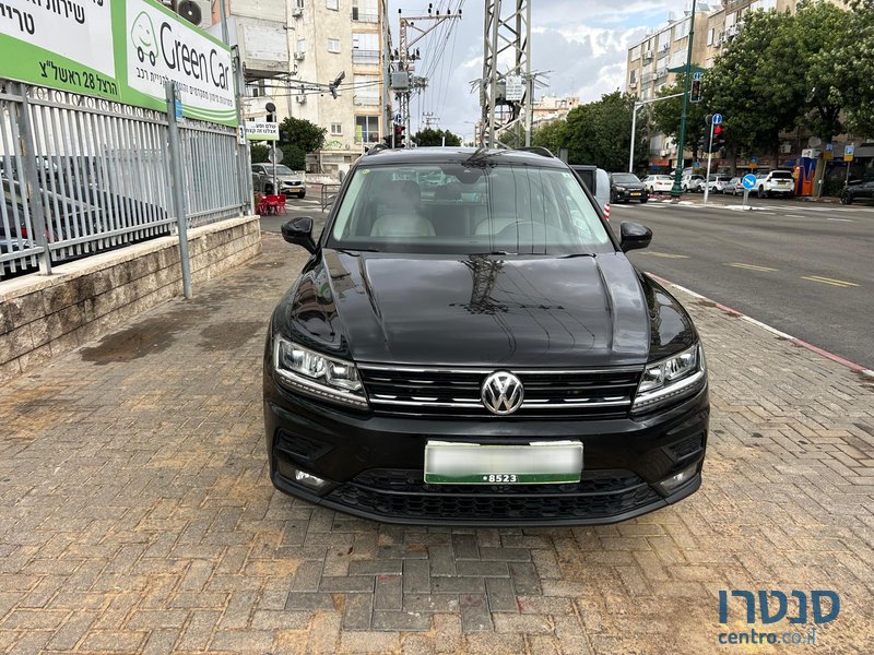 2020' Volkswagen Tiguan photo #1