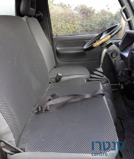 2000' Nissan photo #3