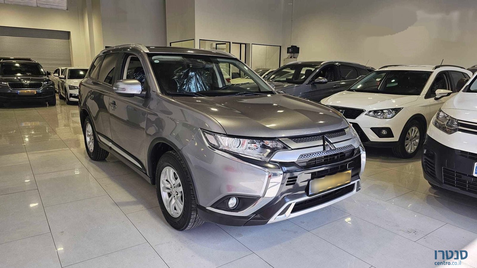 2021' Mitsubishi Outlander photo #2
