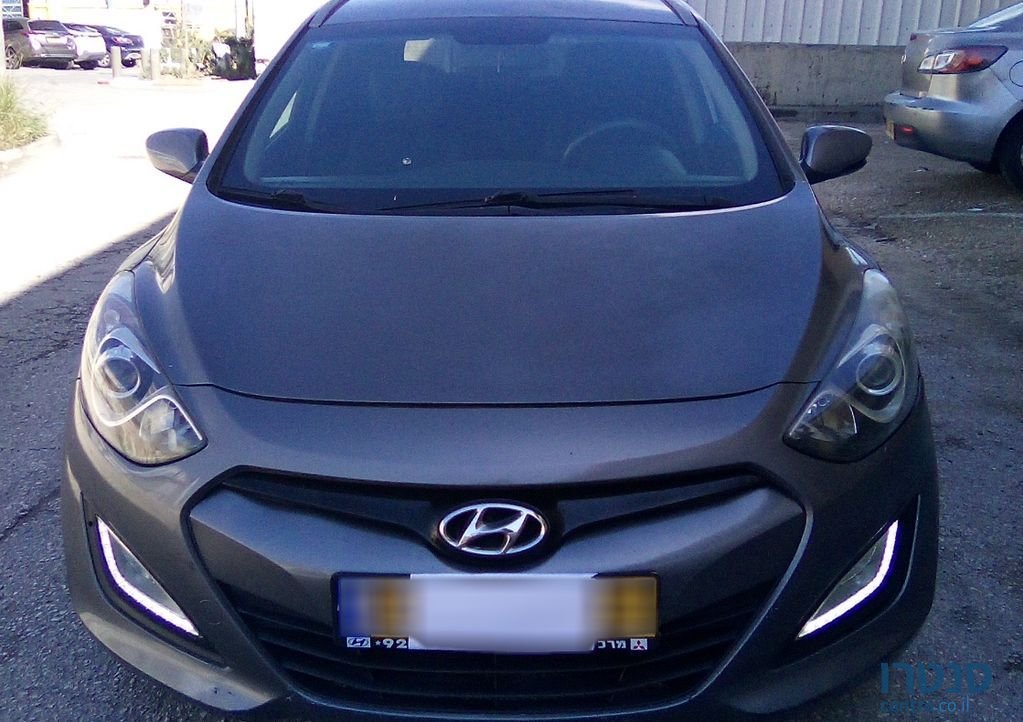 2012' Hyundai i30 יונדאי photo #1
